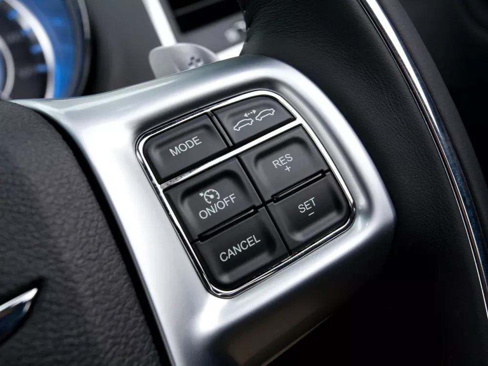 Автомобиль Chrysler 300C II Седан
