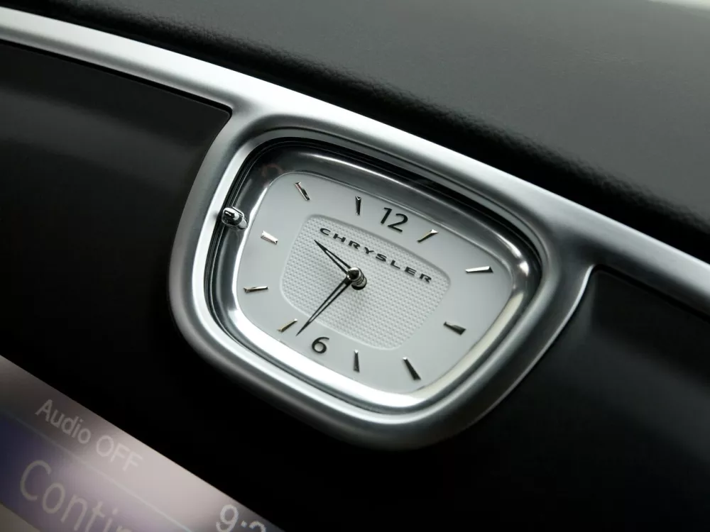 Автомобиль Chrysler 300C II Седан