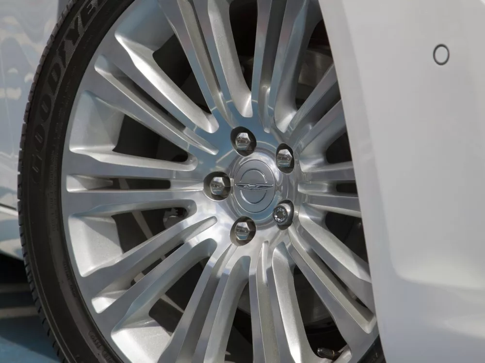 Автомобиль Chrysler 300C II Седан
