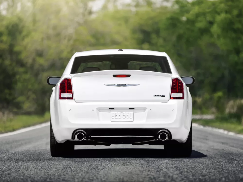 Автомобиль Chrysler 300C II Седан SRT8