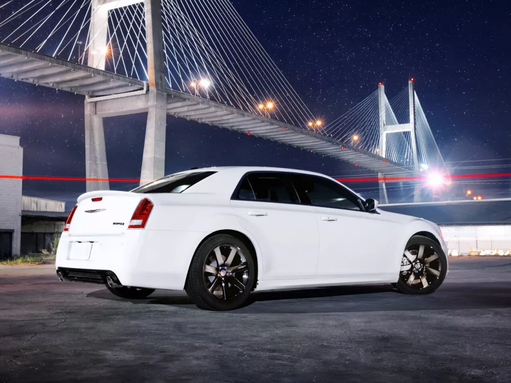 Автомобиль Chrysler 300C II Седан SRT8