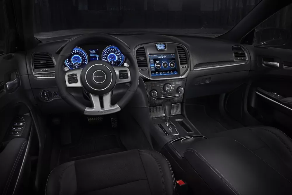 Автомобиль Chrysler 300C II Седан SRT8