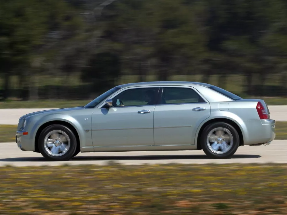 Автомобиль Chrysler 300C I Седан