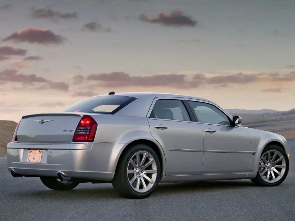 Автомобиль Chrysler 300C I Седан