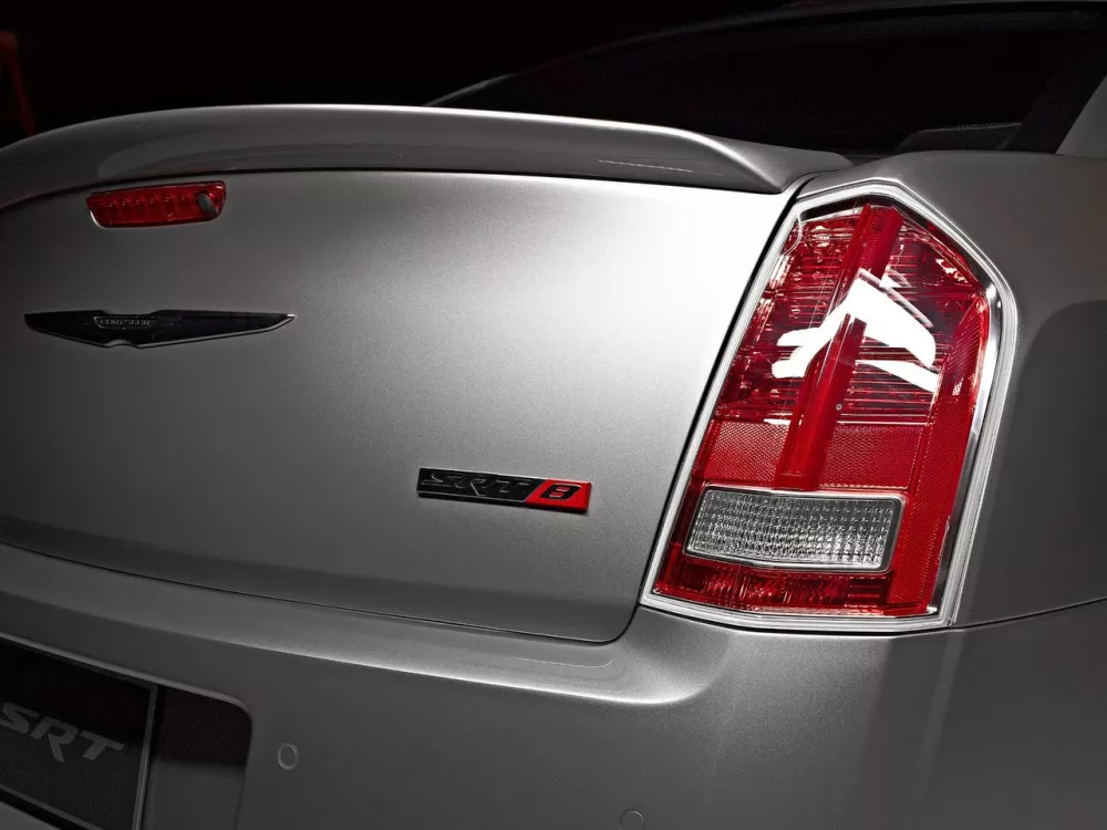 Автомобиль Chrysler 300C II Седан SRT8