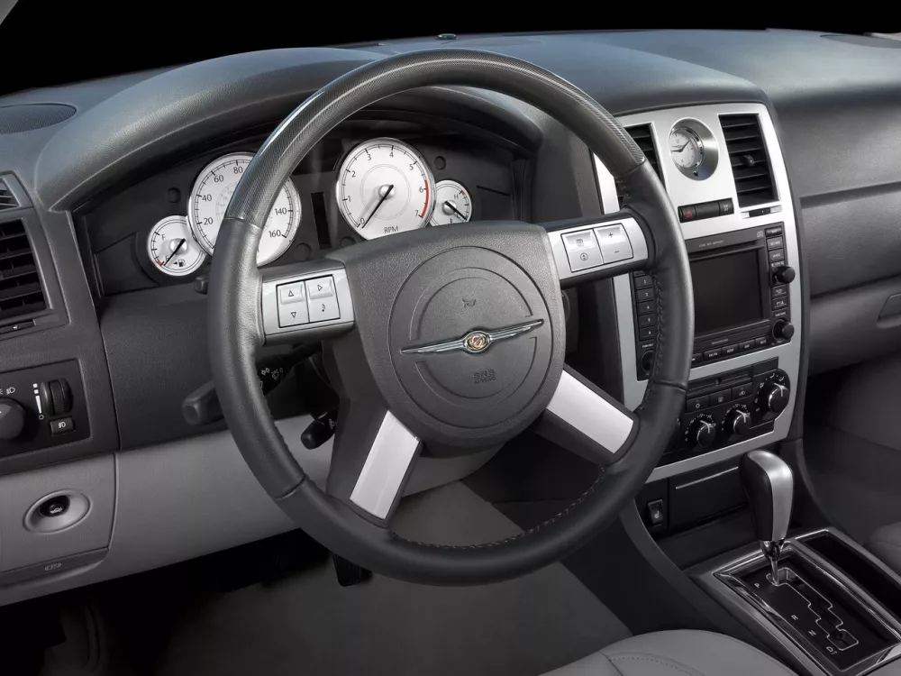 Автомобиль Chrysler 300C I Седан