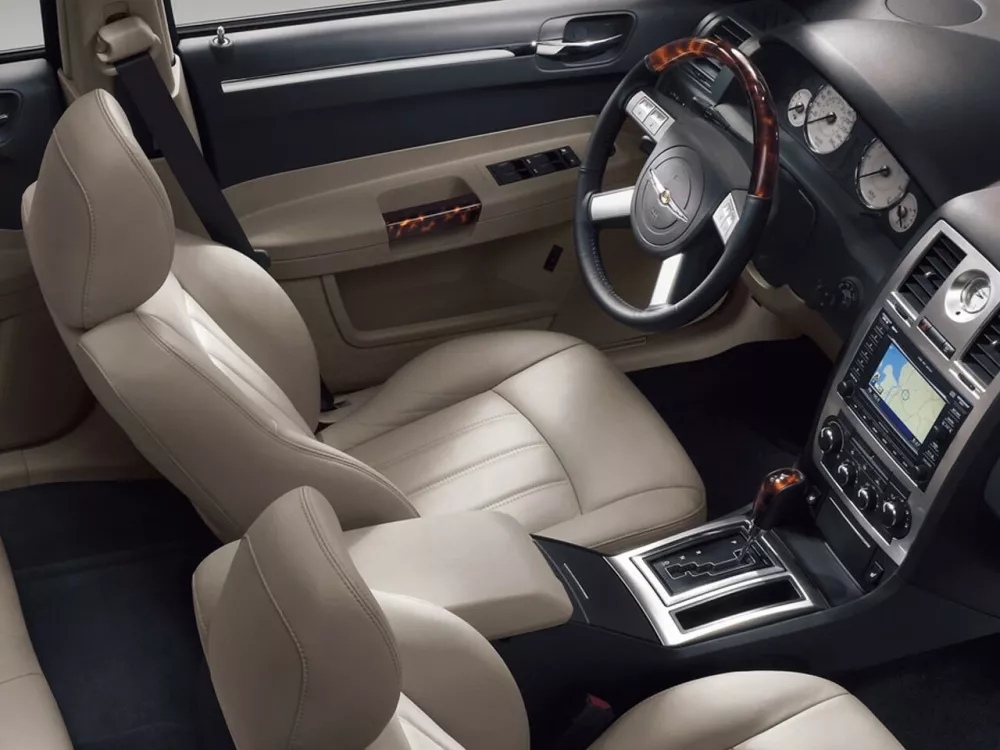 Автомобиль Chrysler 300C I Седан