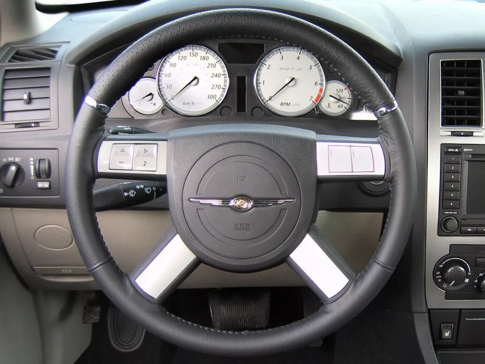 Автомобиль Chrysler 300C I Седан