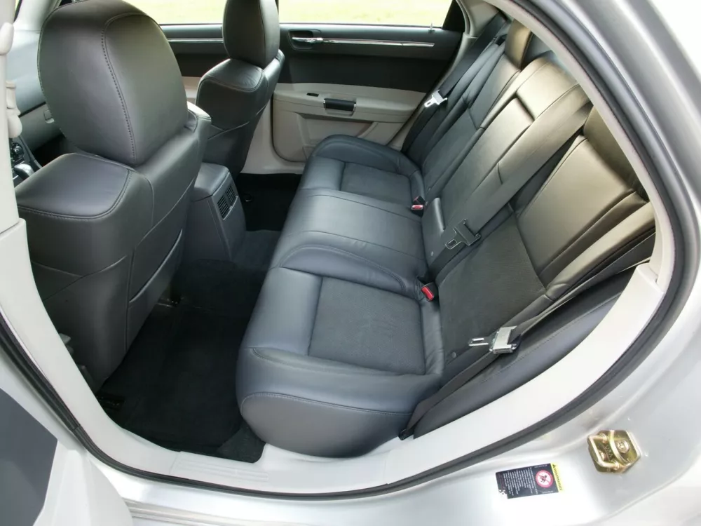 Автомобиль Chrysler 300C I Седан
