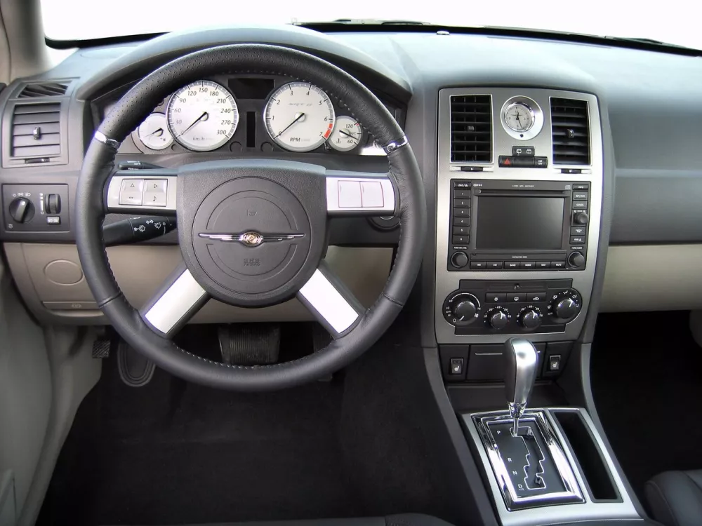 Автомобиль Chrysler 300C I Универсал (5 дверей)