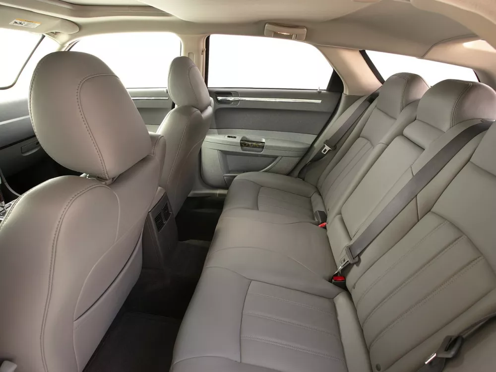 Автомобиль Chrysler 300C I Универсал (5 дверей)