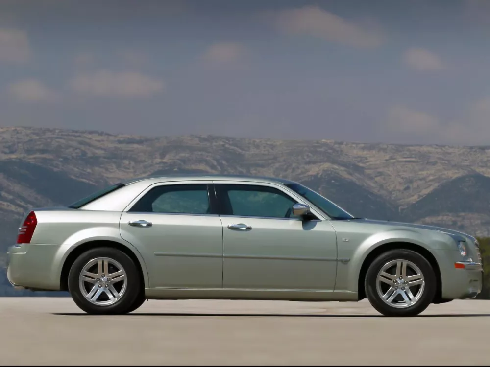 Автомобиль Chrysler 300C I Седан SRT8