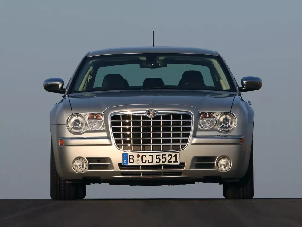Автомобиль Chrysler 300C I Седан SRT8