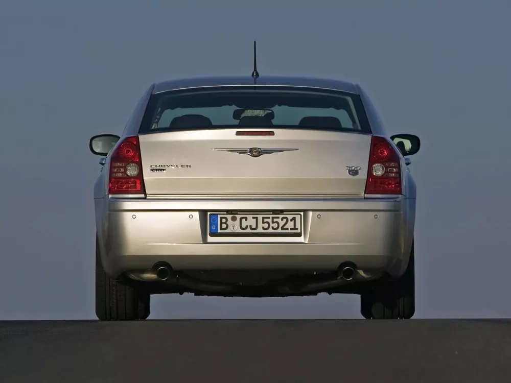 Автомобиль Chrysler 300C I Седан SRT8