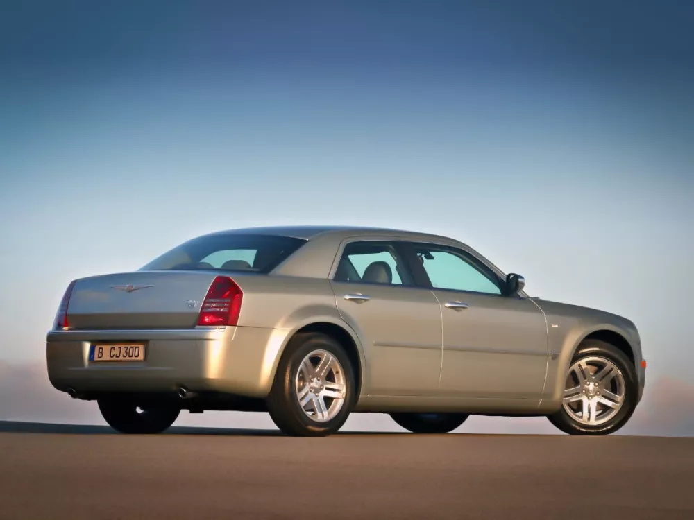 Автомобиль Chrysler 300C I Седан SRT8