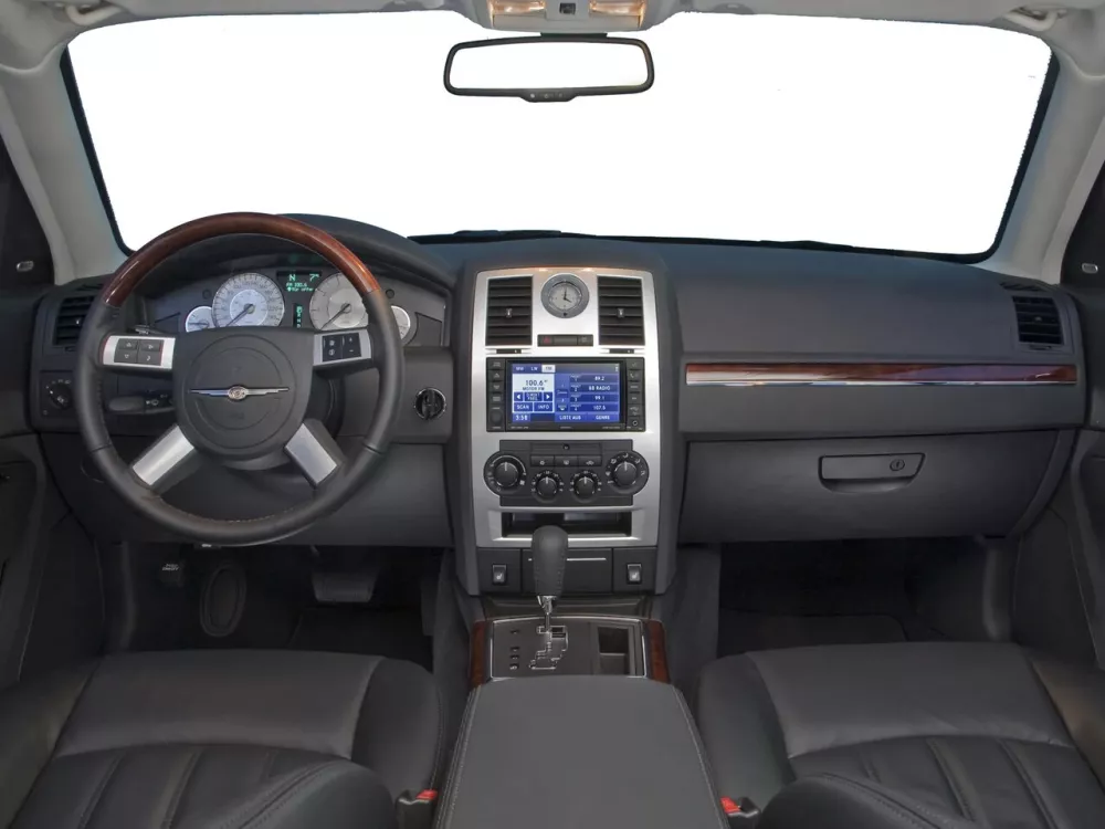Автомобиль Chrysler 300C I Седан SRT8