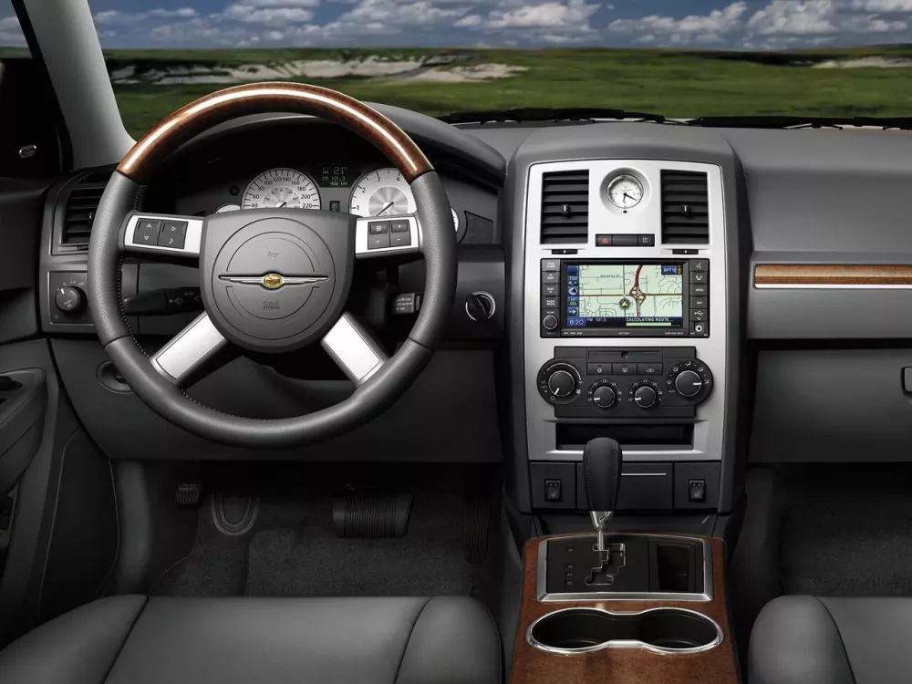 Автомобиль Chrysler 300C I Седан SRT8