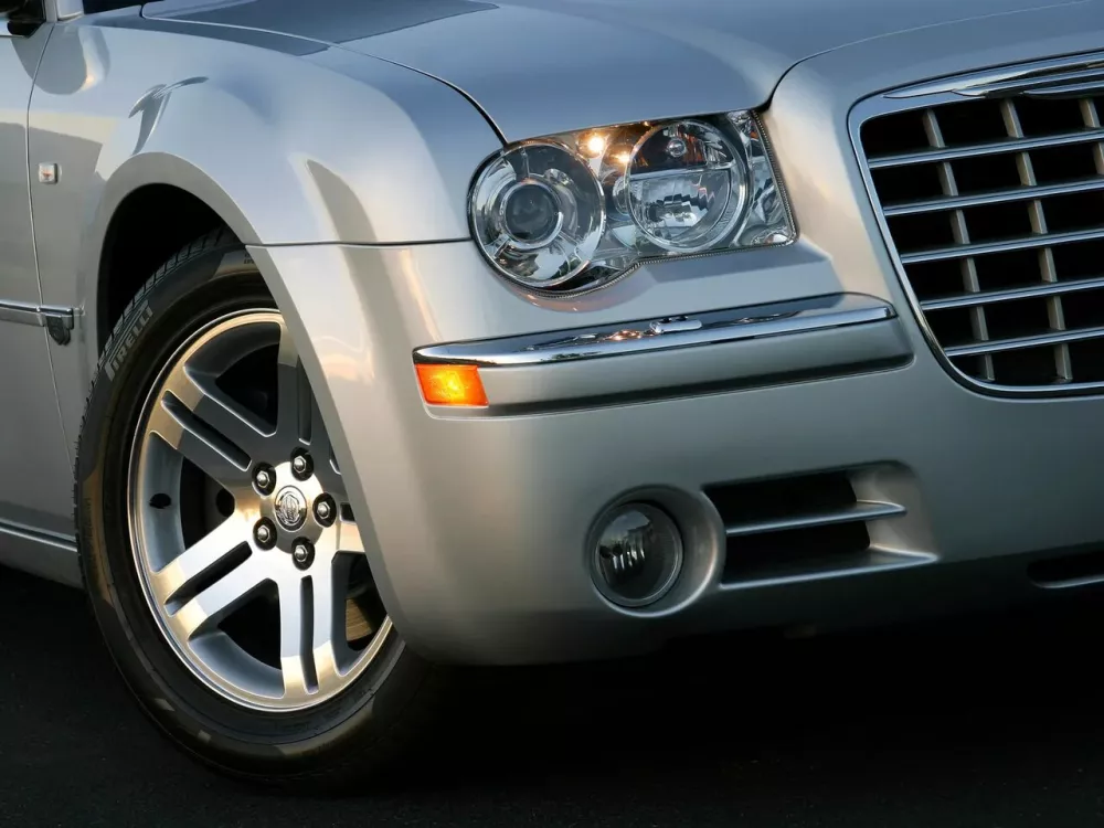 Автомобиль Chrysler 300C I Седан SRT8