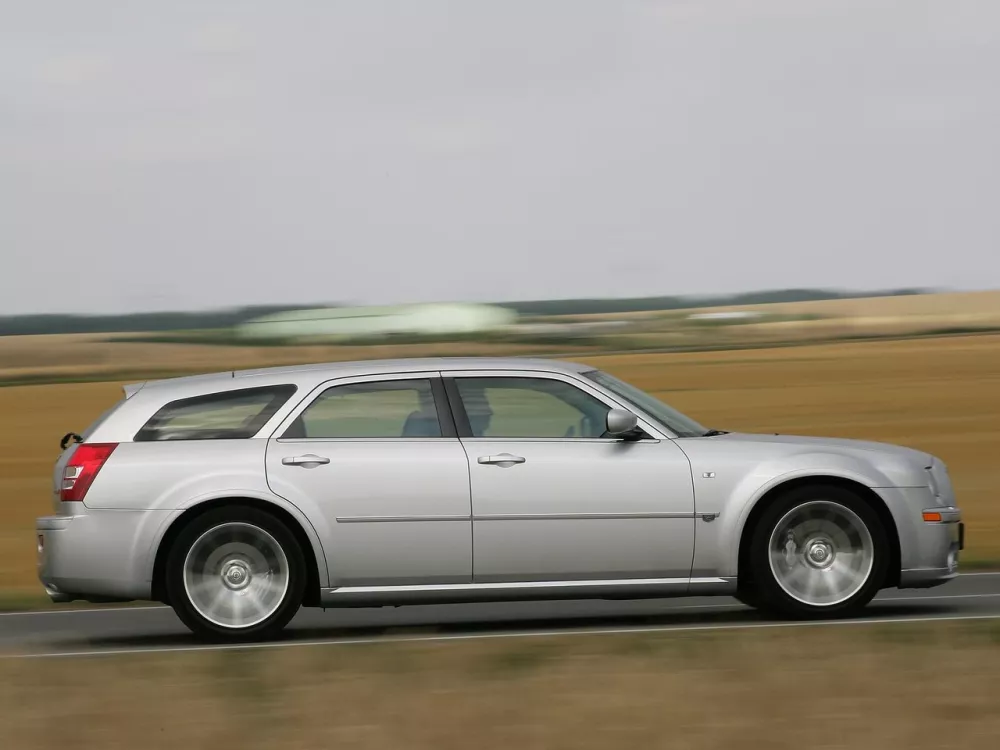 Автомобиль Chrysler 300C I Универсал (5 дверей) SRT8