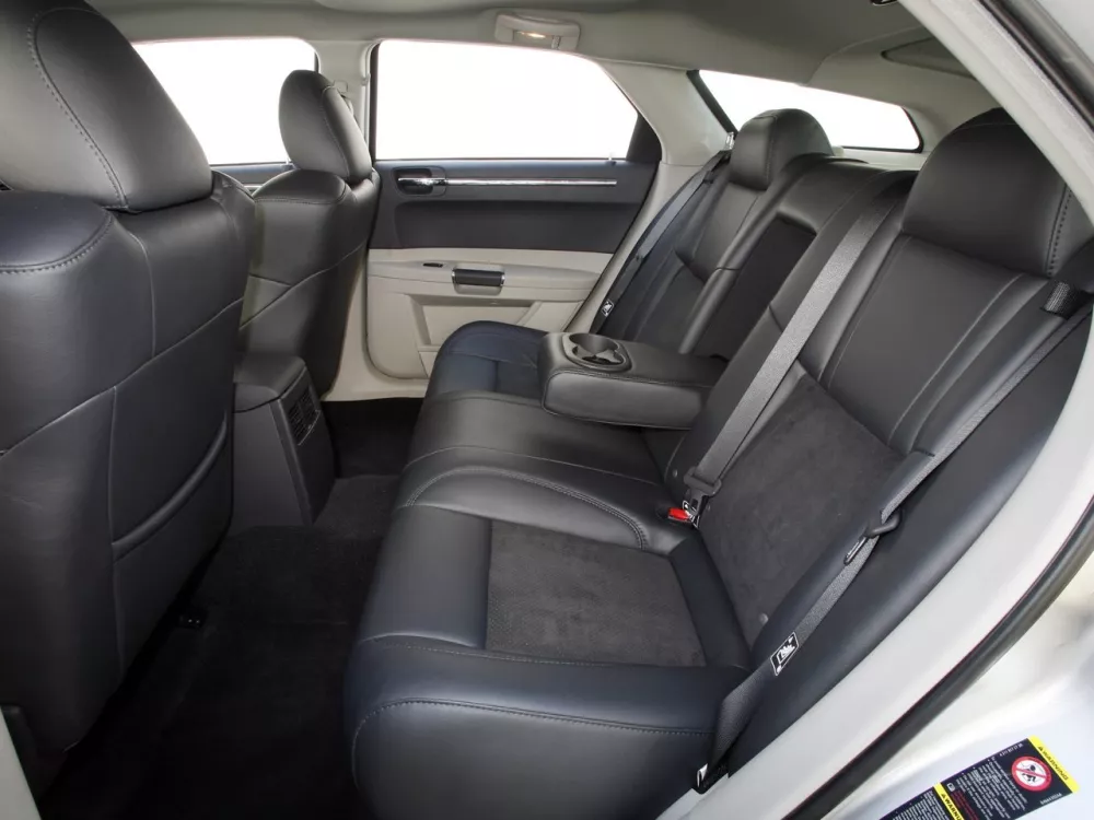 Автомобиль Chrysler 300C I Универсал (5 дверей) SRT8