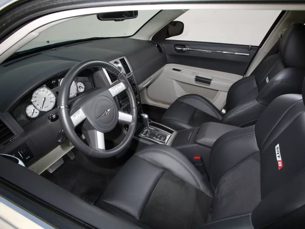 Автомобиль Chrysler 300C I Универсал (5 дверей) SRT8