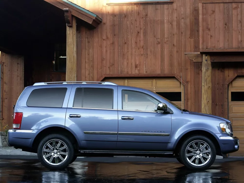 Автомобиль Chrysler Aspen Внедорожник (5 дверей)