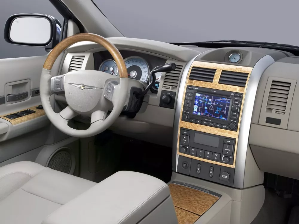 Автомобиль Chrysler Aspen Внедорожник (5 дверей)