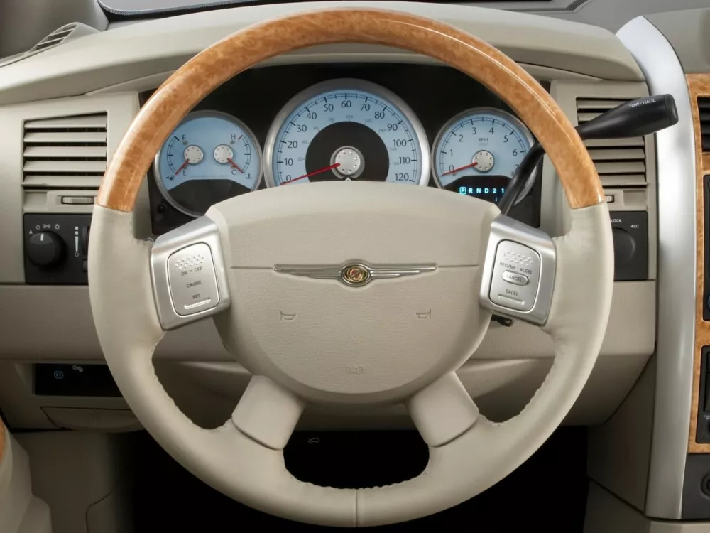 Автомобиль Chrysler Aspen Внедорожник (5 дверей)