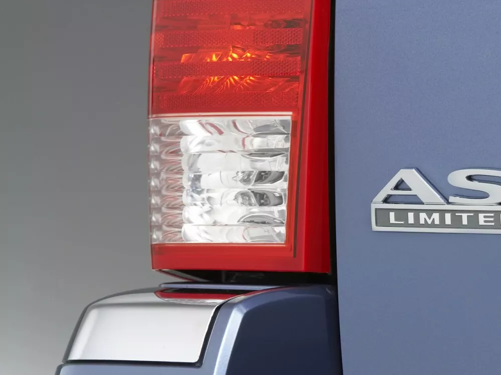 Автомобиль Chrysler Aspen Внедорожник (5 дверей)