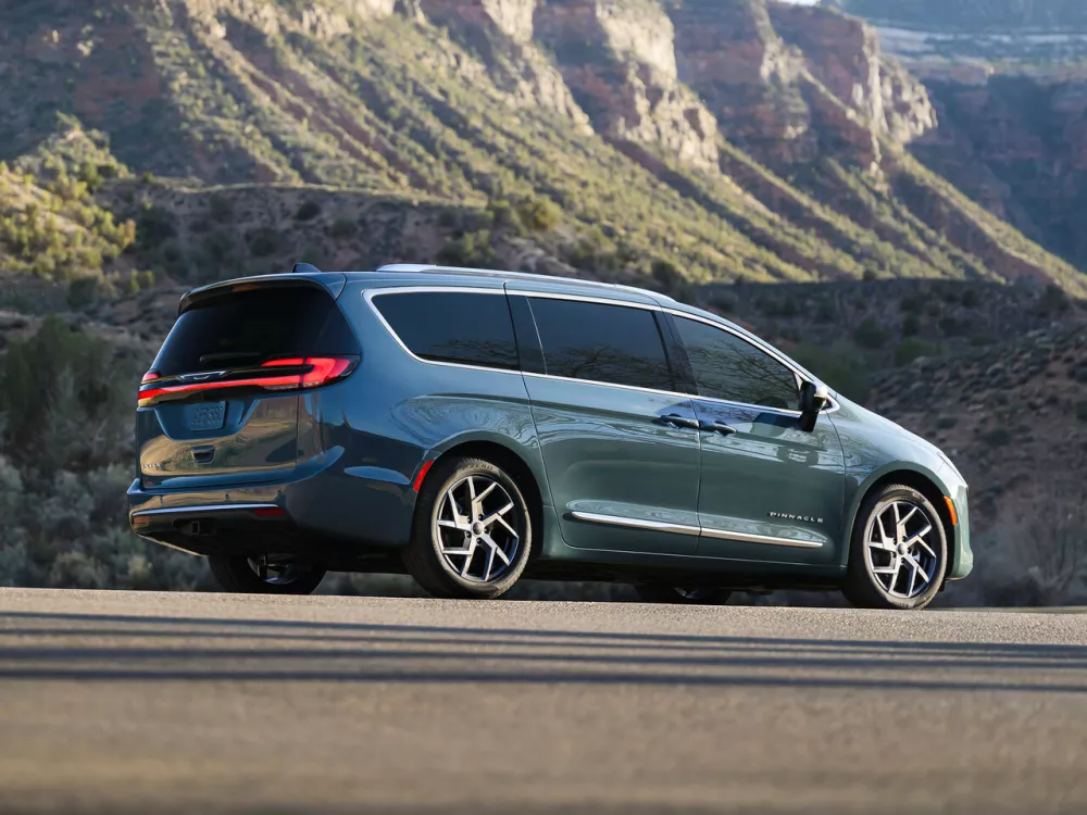 Автомобиль Chrysler Pacifica RU Рестайлинг 2 Минивэн