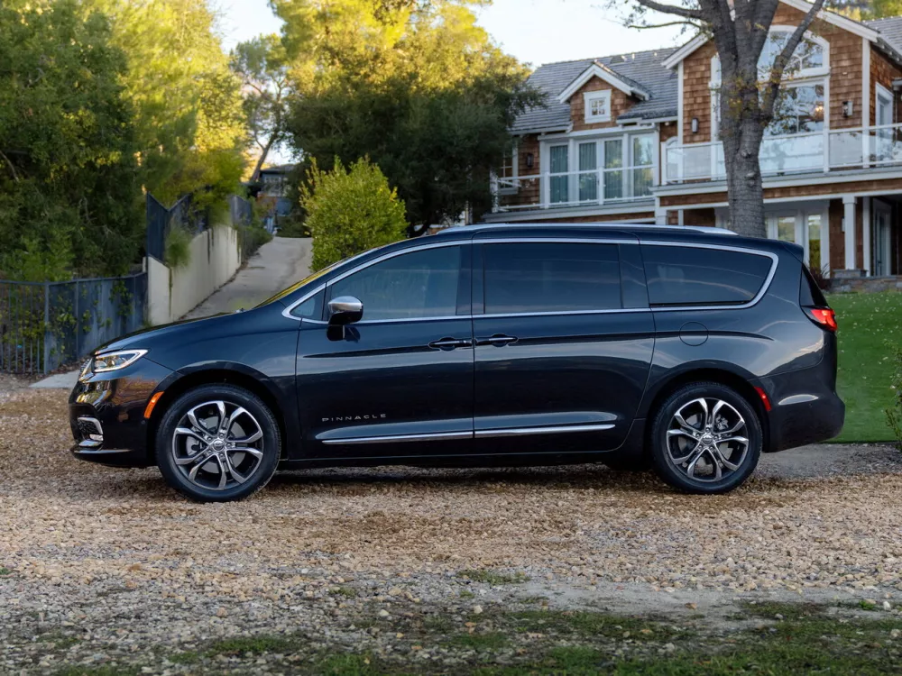 Автомобиль Chrysler Pacifica RU Рестайлинг Минивэн