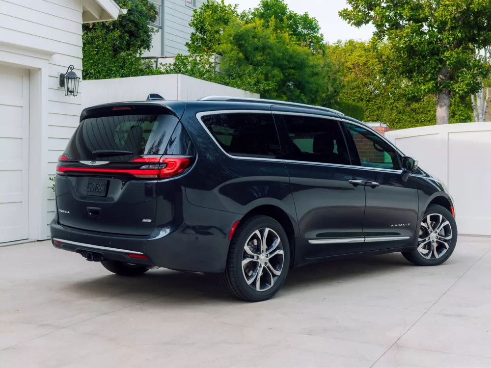 Автомобиль Chrysler Pacifica RU Рестайлинг Минивэн