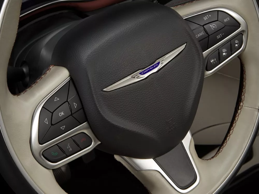 Автомобиль Chrysler Pacifica RU Минивэн