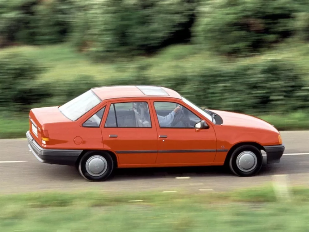 Автомобиль Daewoo Racer I Седан