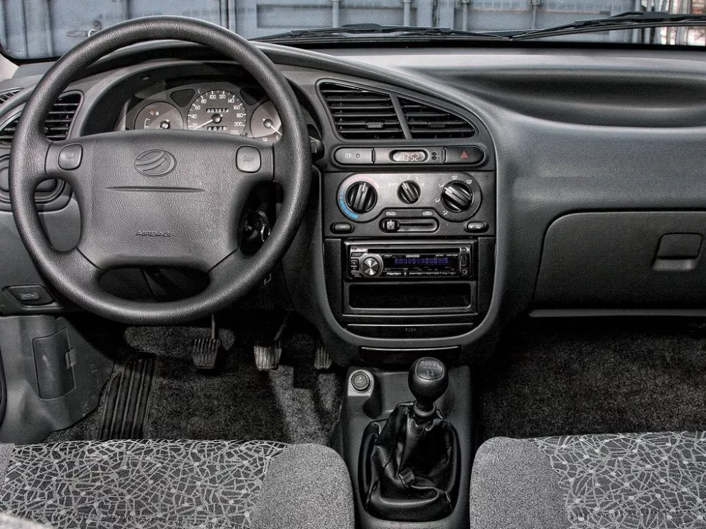 Автомобиль Daewoo Sens I Седан
