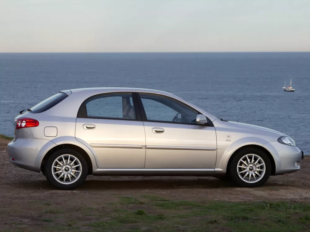 Автомобиль Daewoo Lacetti Хэтчбек (5 дверей)