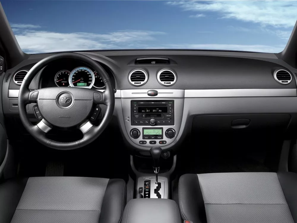 Автомобиль Daewoo Lacetti Хэтчбек (5 дверей)