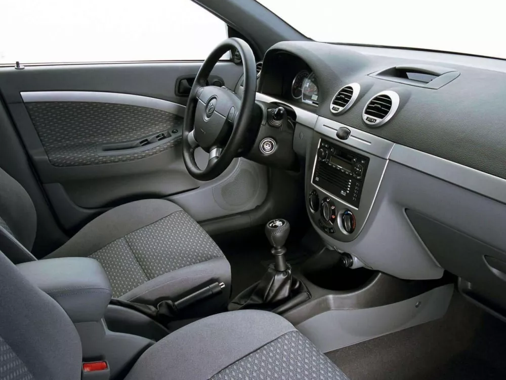 Автомобиль Daewoo Lacetti Хэтчбек (5 дверей)