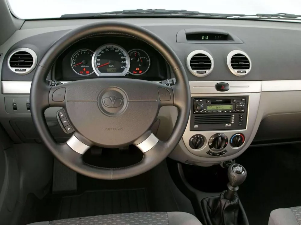 Автомобиль Daewoo Lacetti Хэтчбек (5 дверей)