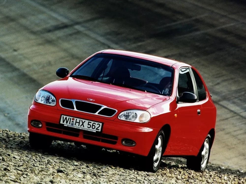 Автомобиль Daewoo Lanos Хэтчбек (3 двери)