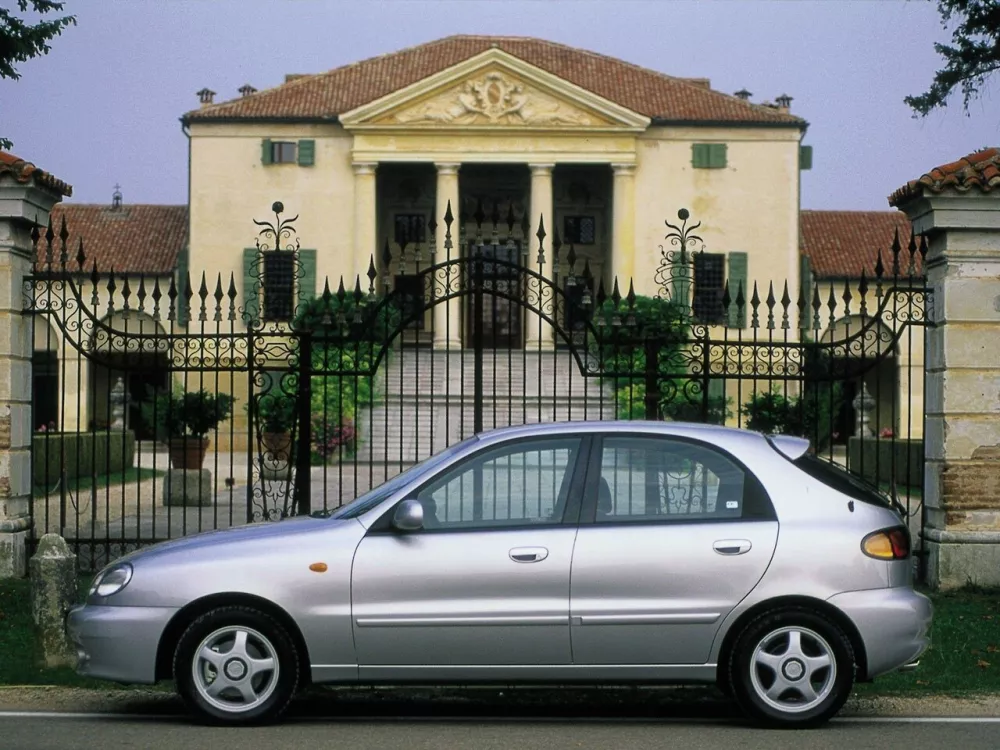 Автомобиль Daewoo Lanos Хэтчбек (5 дверей)
