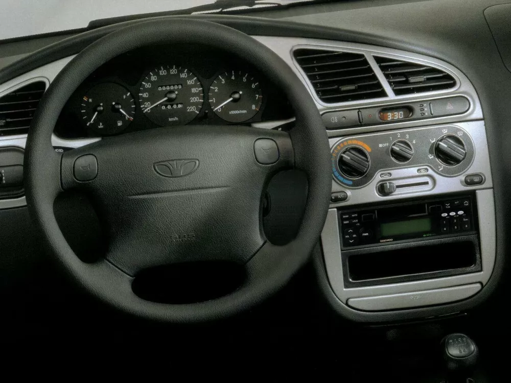 Автомобиль Daewoo Lanos Хэтчбек (5 дверей)