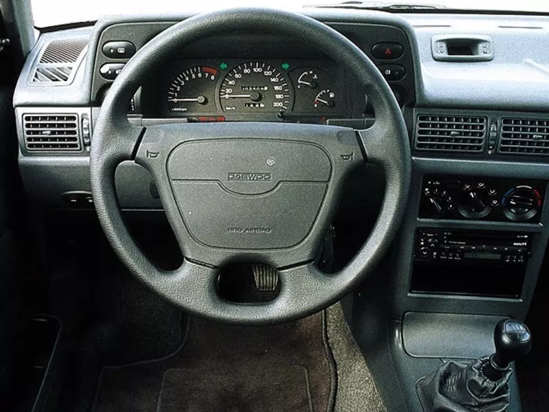 Автомобиль Daewoo Nexia I Хэтчбек (5 дверей)