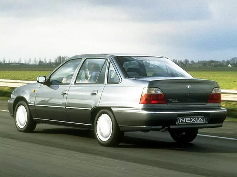 Автомобиль Daewoo Nexia I Седан