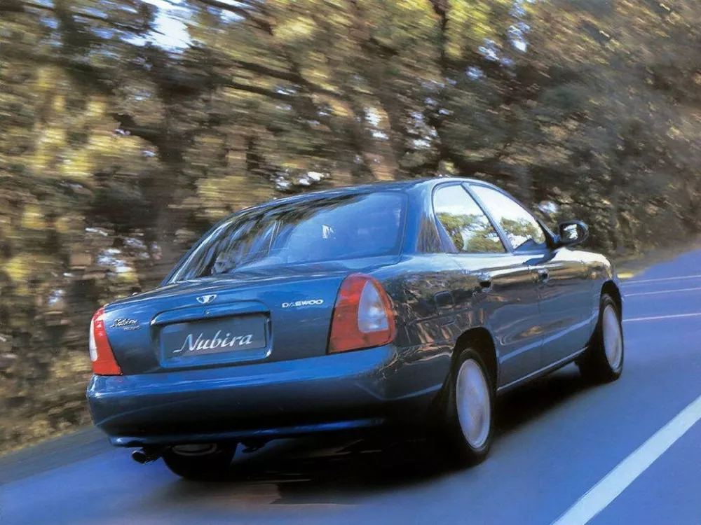 Автомобиль Daewoo Nubira I Седан
