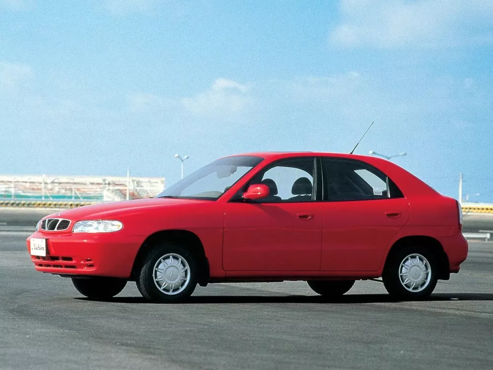 Автомобиль Daewoo Nubira I Хэтчбек (5 дверей)
