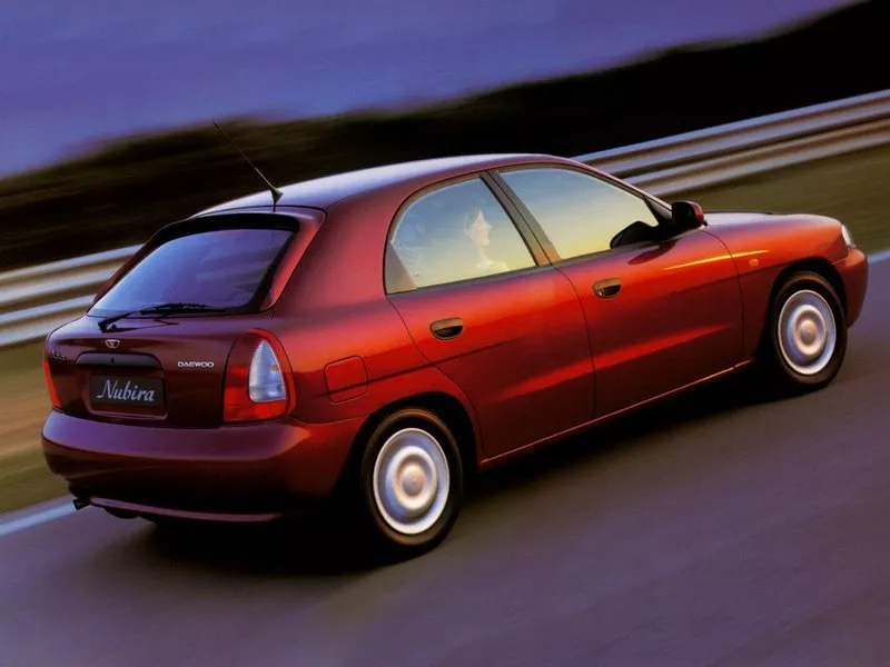 Автомобиль Daewoo Nubira I Хэтчбек (5 дверей)
