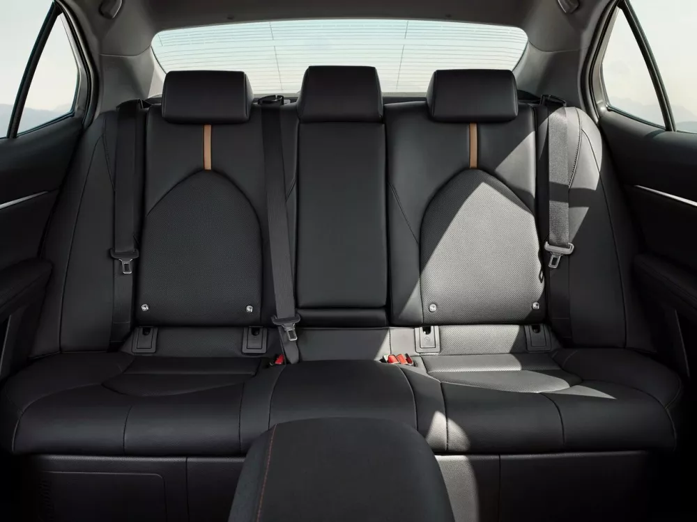 Автомобиль Daihatsu Altis V Седан