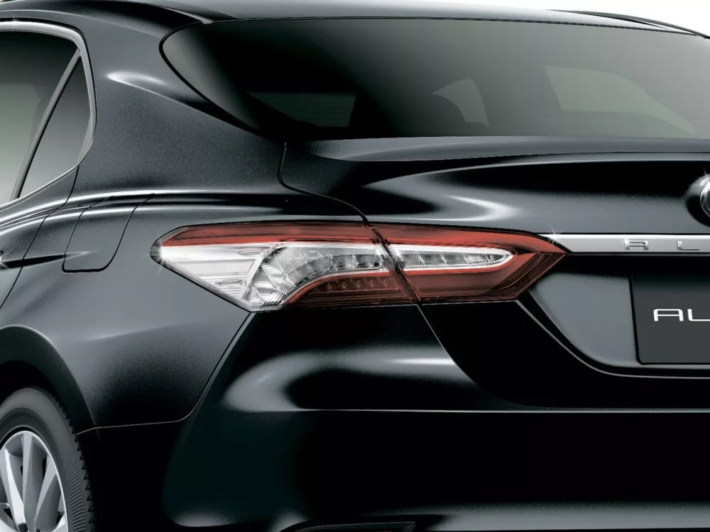 Автомобиль Daihatsu Altis V Седан