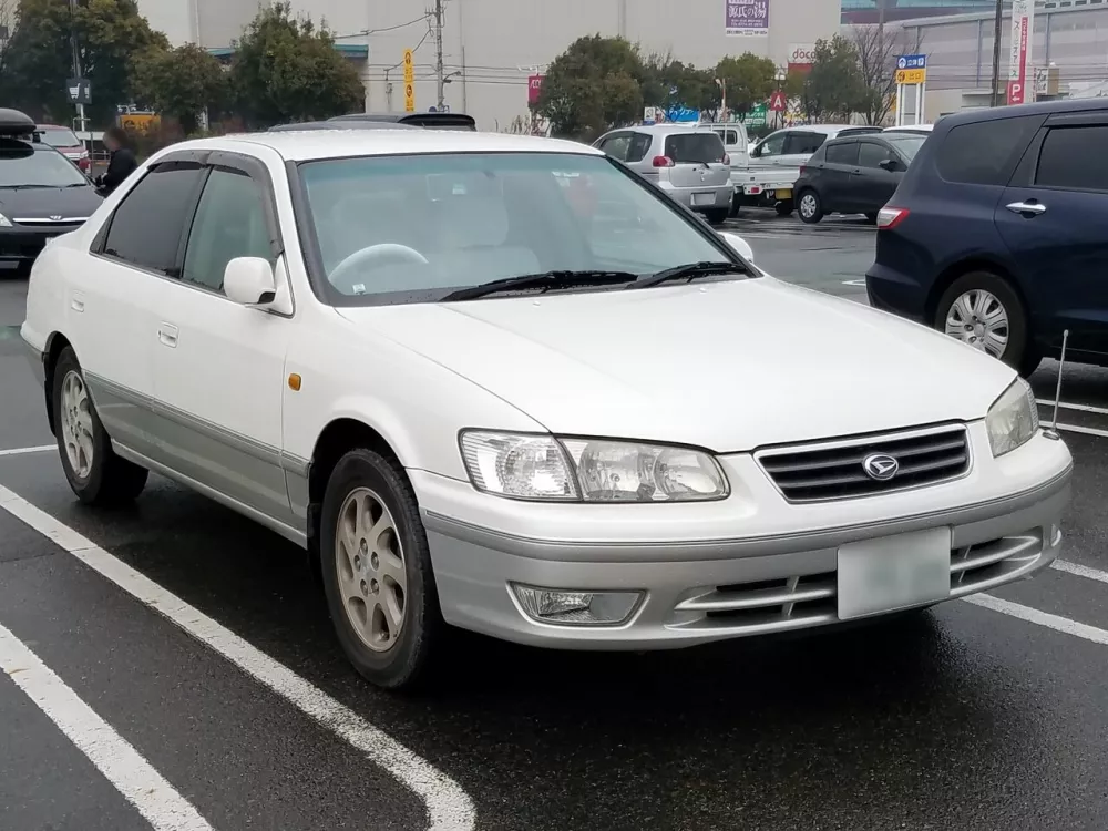 Автомобиль Daihatsu Altis I (SXV20) Седан